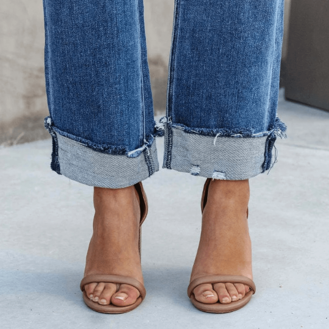 Comfortable Classic Fit Straight Leg Jeans