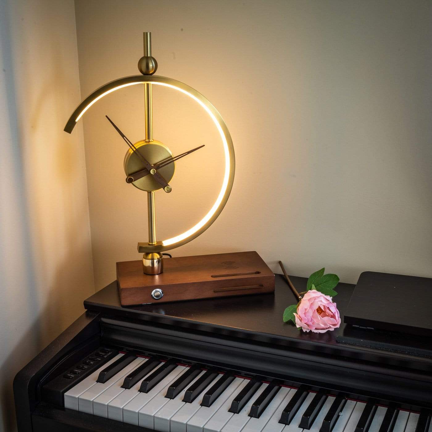 "Modern wireless lamp with LED, clock, maple wood frame, and metal accents for home/office. Energy-efficient lighting, sleek