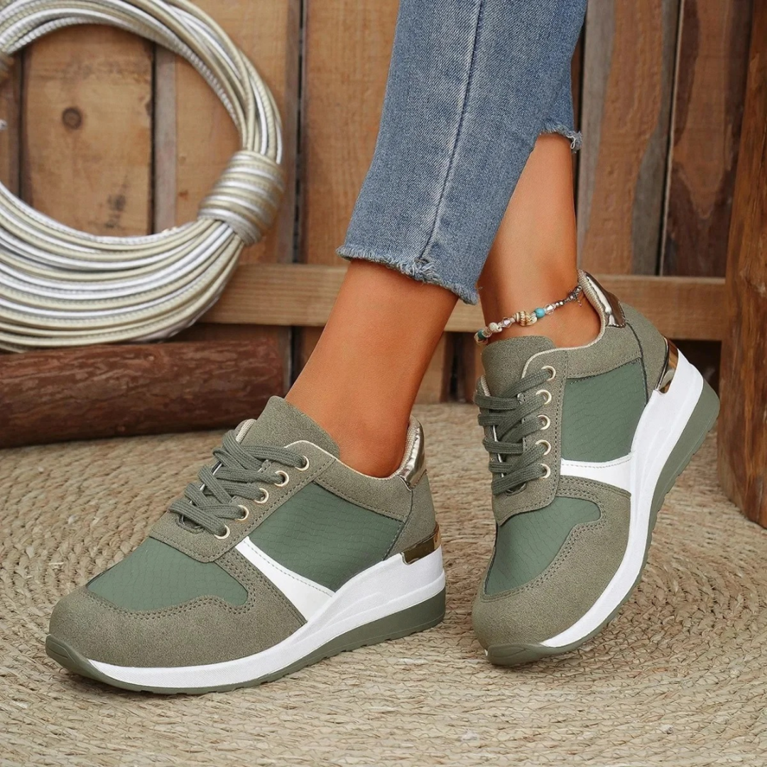 Soft Women's Walking Sneaker