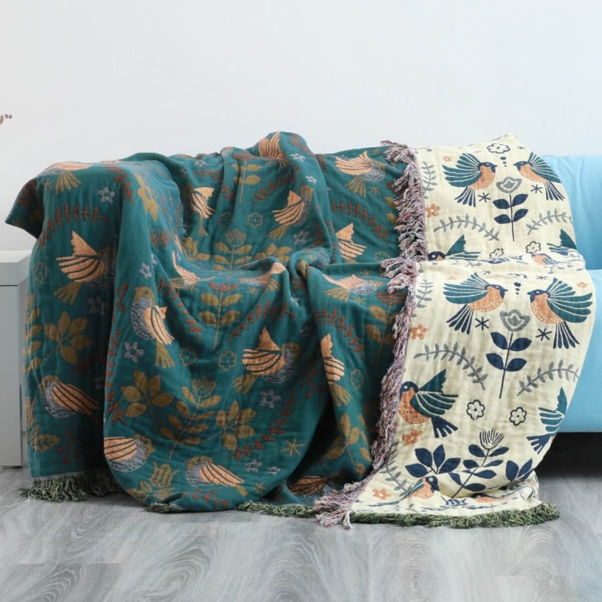 Soft Plush Reversible Bird Blanket – Warm and Cozy
