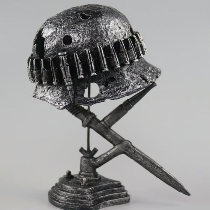 Classic Metal Helmet Desk Lamp