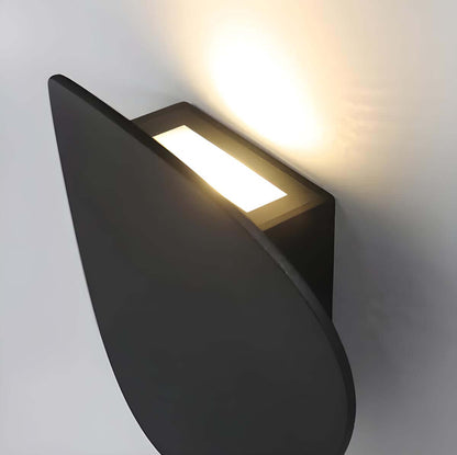 Slim 7W LED Wall Lamp with Integrated Lighting