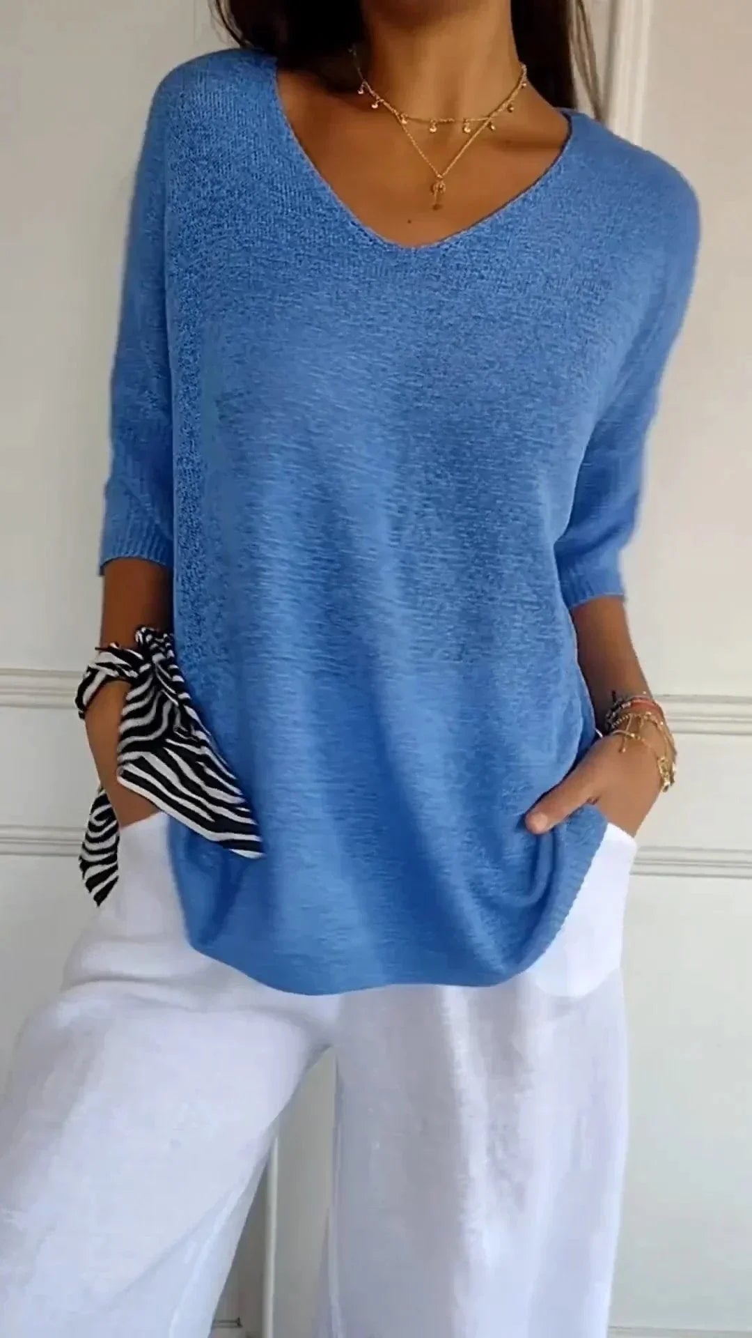 Maria | V-neck solid color knitted top