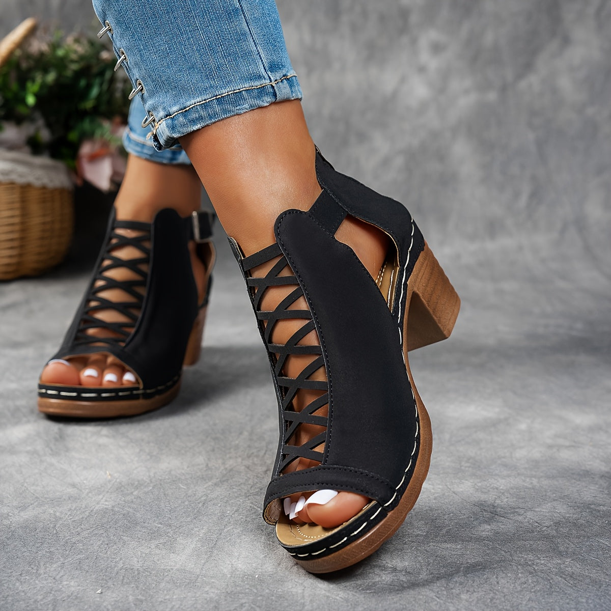 Fashionable Lattice High Heel Sandals