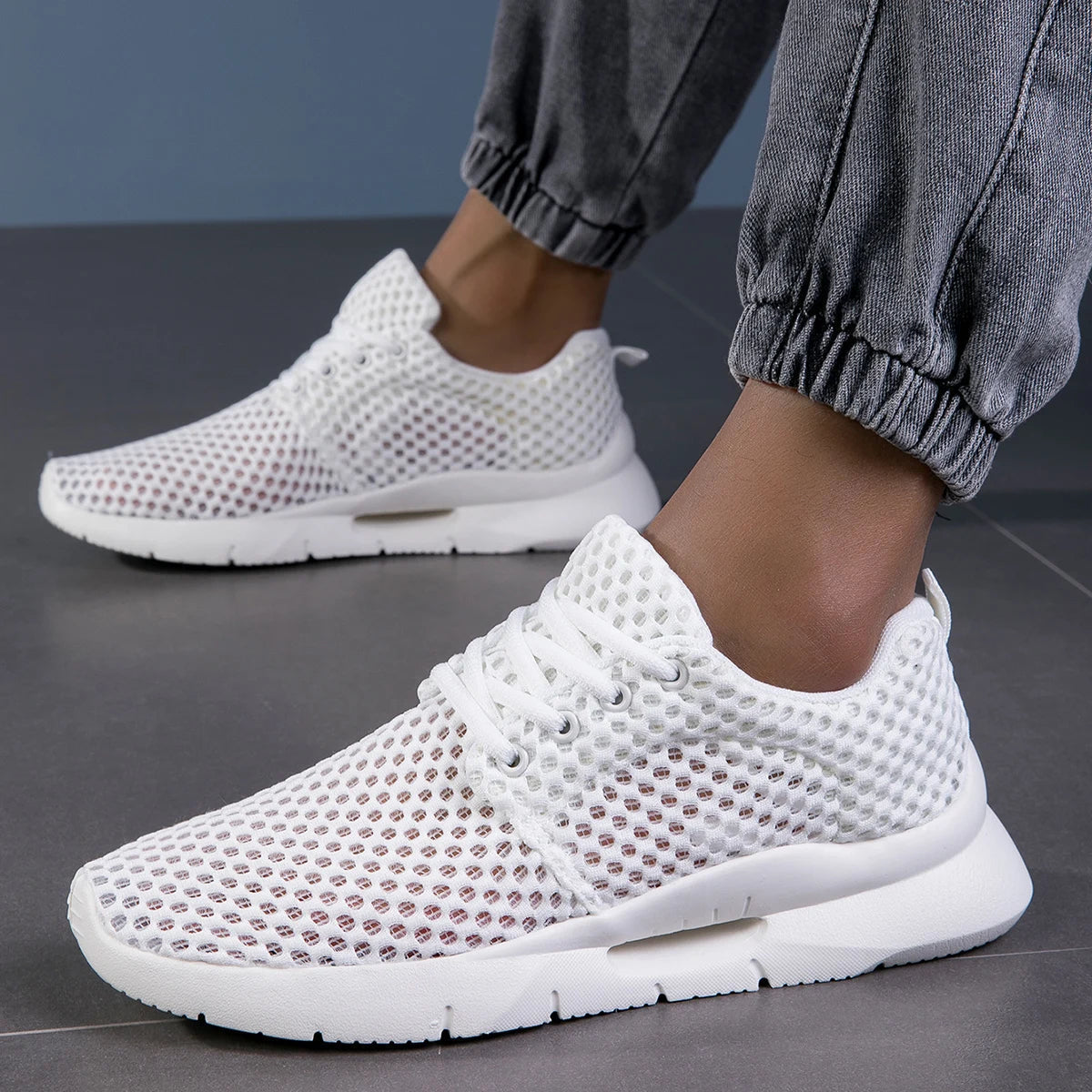 Breathable Lightweight Running Shoe