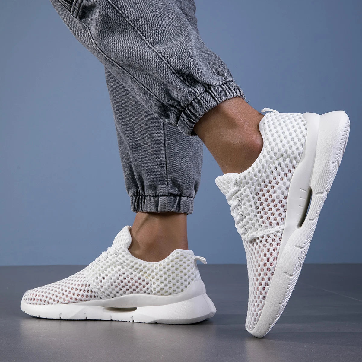 Breathable Lightweight Running Shoe