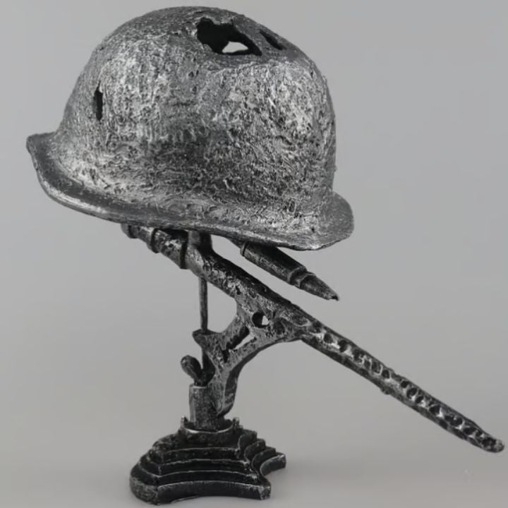Classic Metal Helmet Desk Lamp