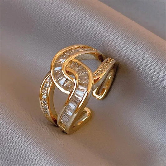 Beautiful Twist Band Ring - Luxivelle