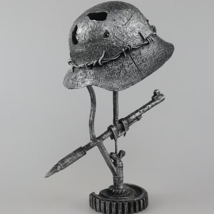 Classic Metal Helmet Desk Lamp