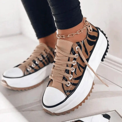 Fashionable Canvas Low Top Women's Shoes