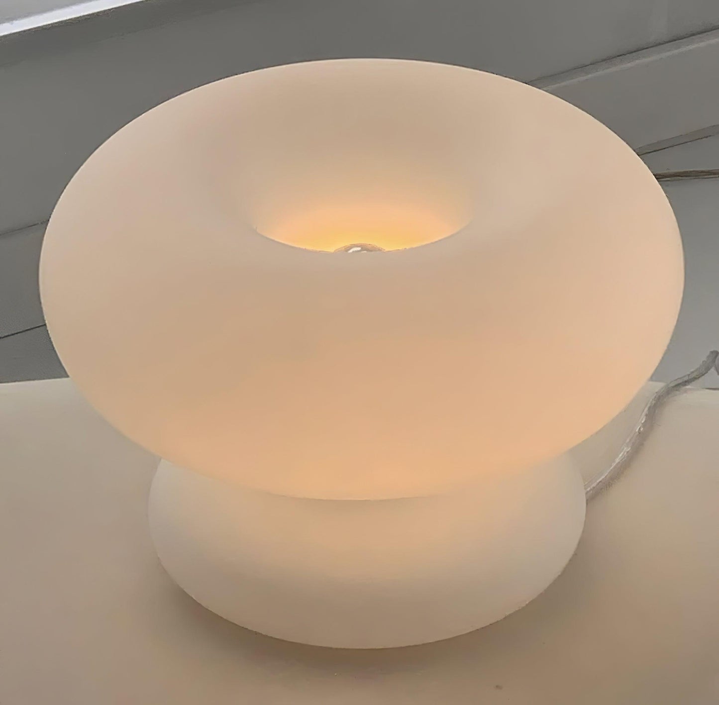 Stylish Metal Base Round Desk Lamp
