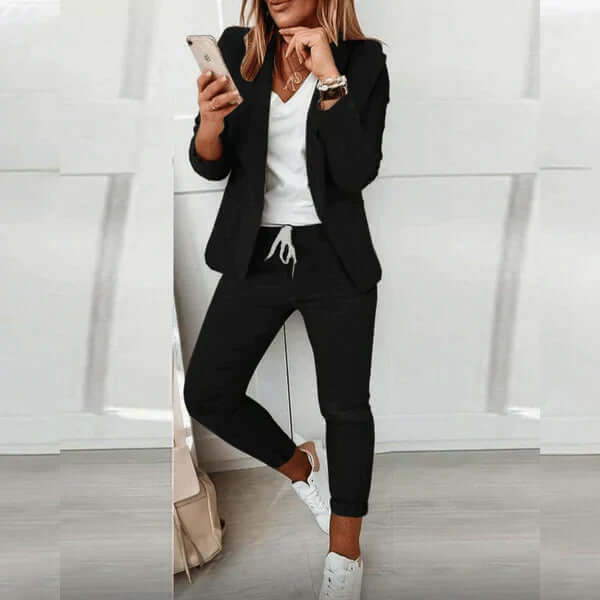Relaxed Fit Women's Blazer and Pant Suit