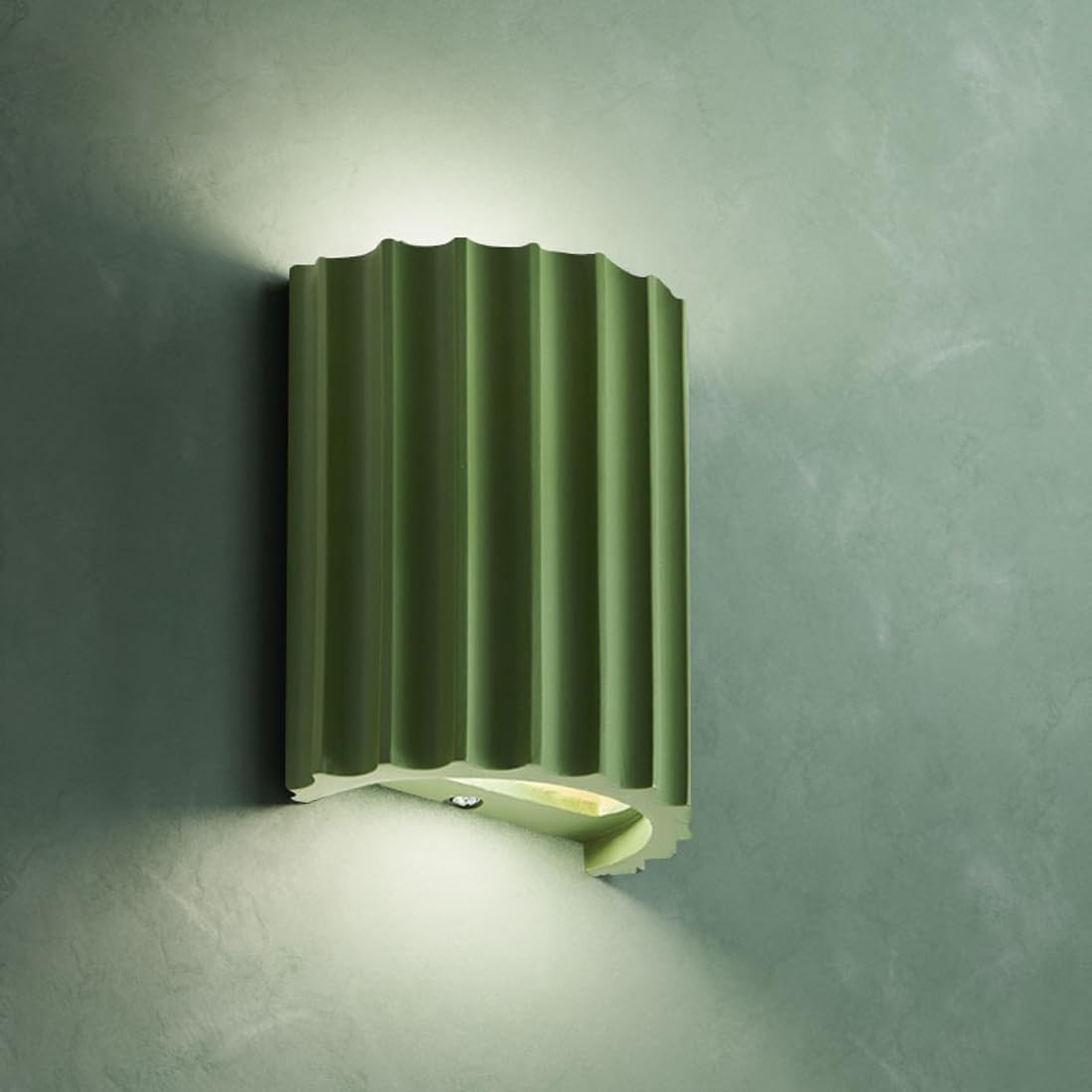 Simple LED Wall Sconce – Warm Ambient Up Down Lighting