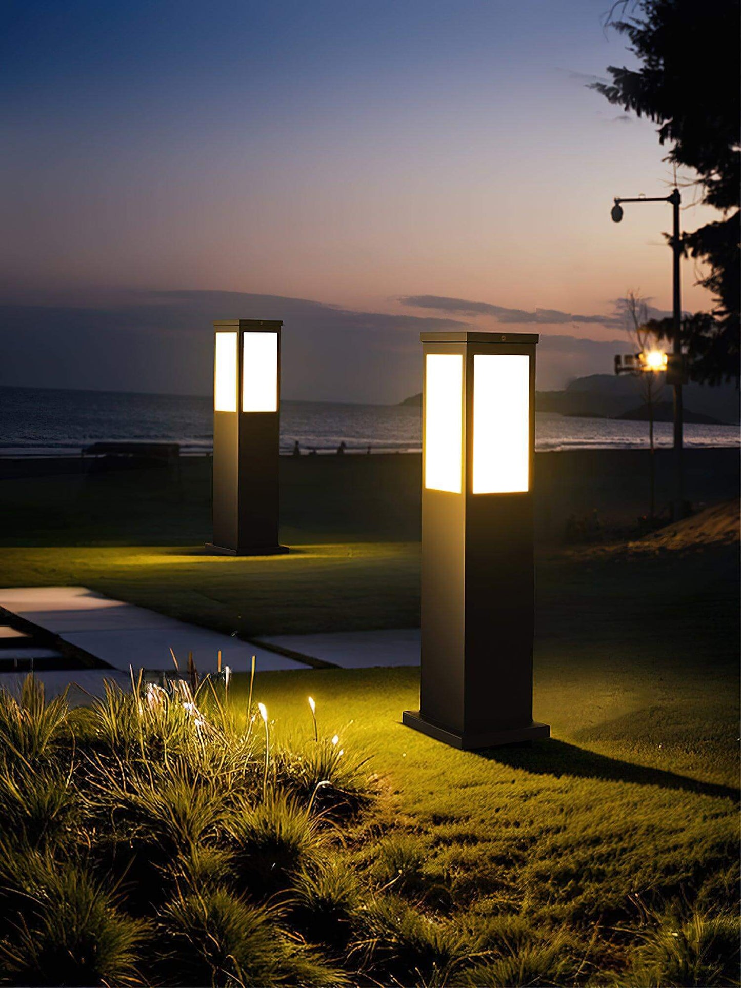 Durable Garden Post Light - Weatherproof Outdoor Lamp