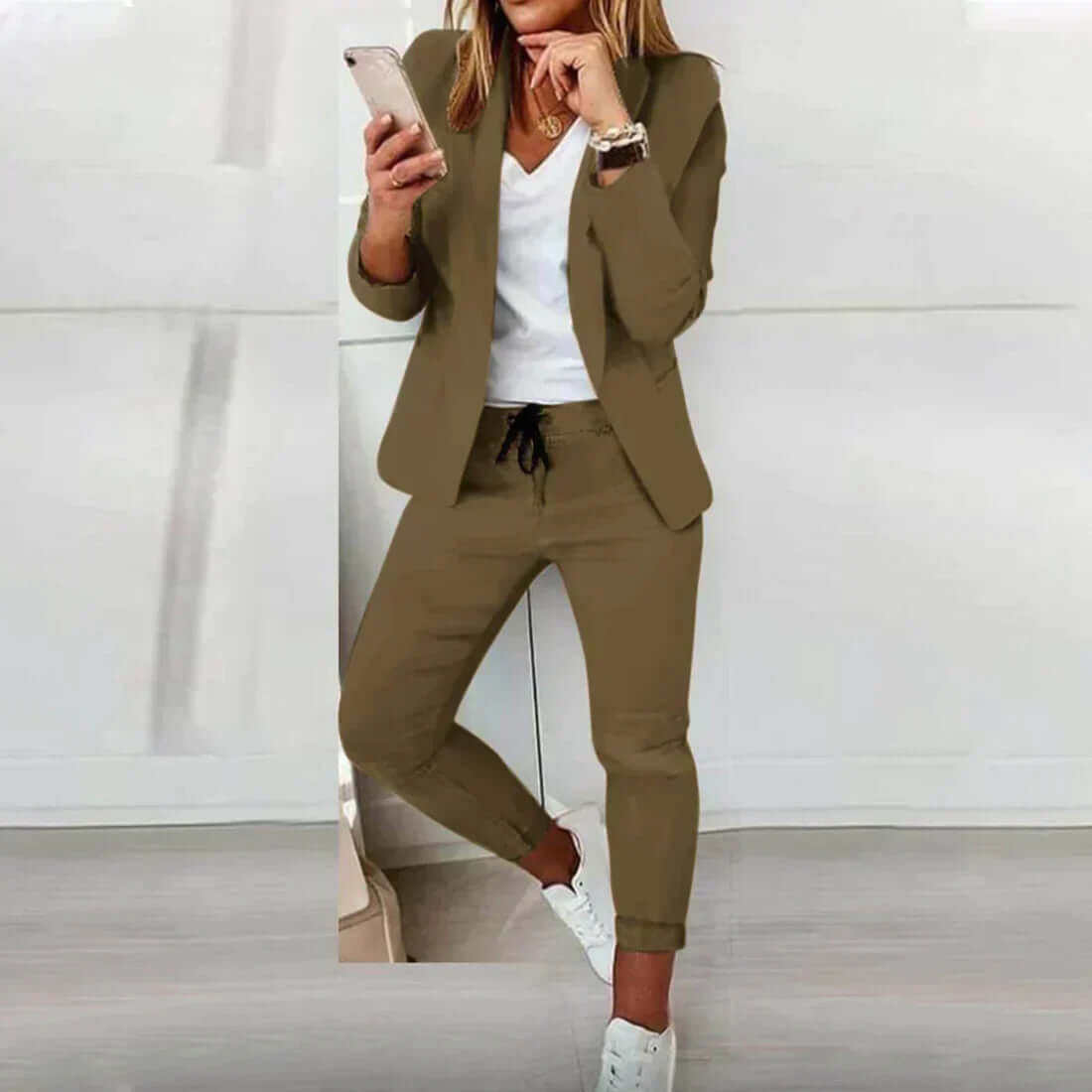 Relaxed Fit Women's Blazer and Pant Suit