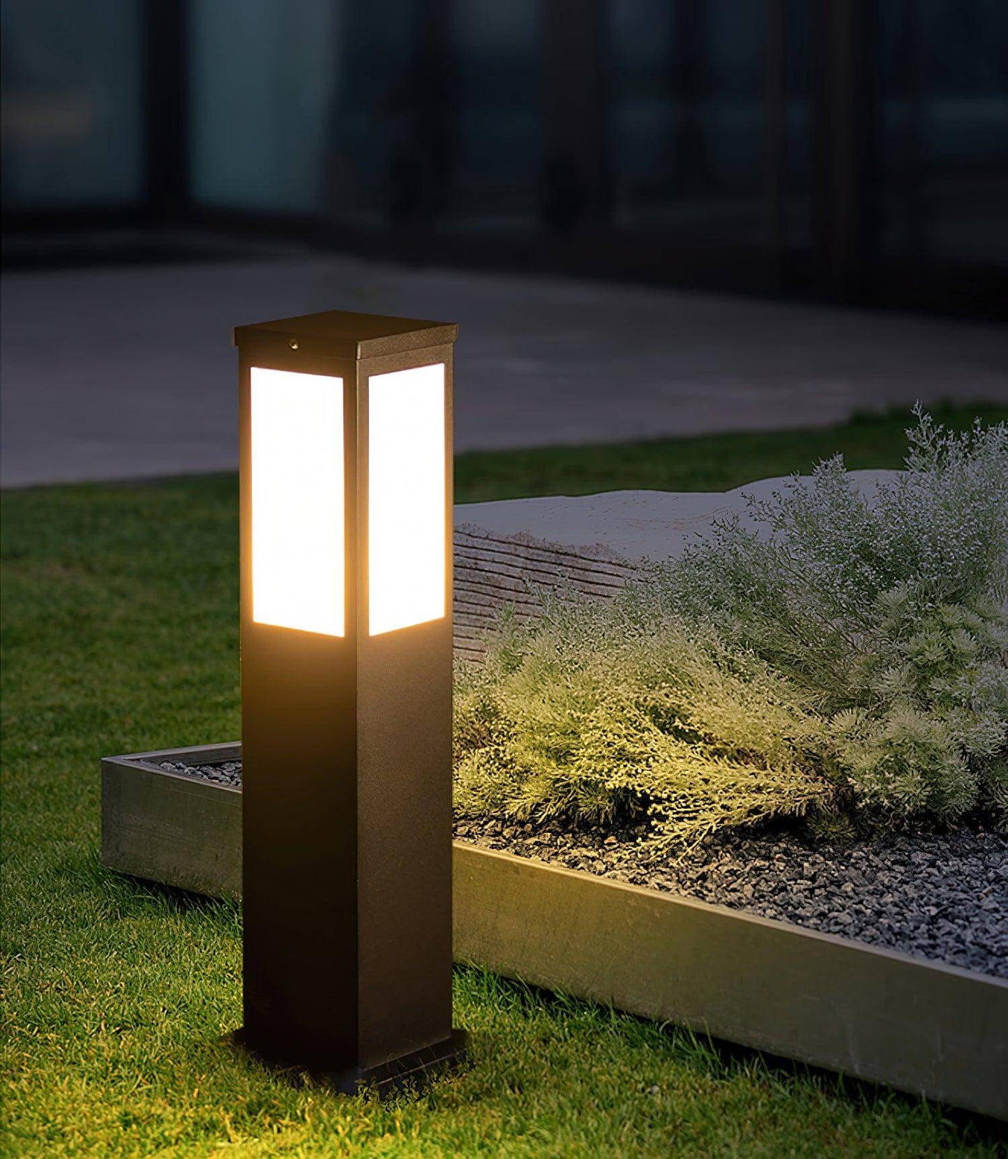Durable Garden Post Light - Weatherproof Outdoor Lamp