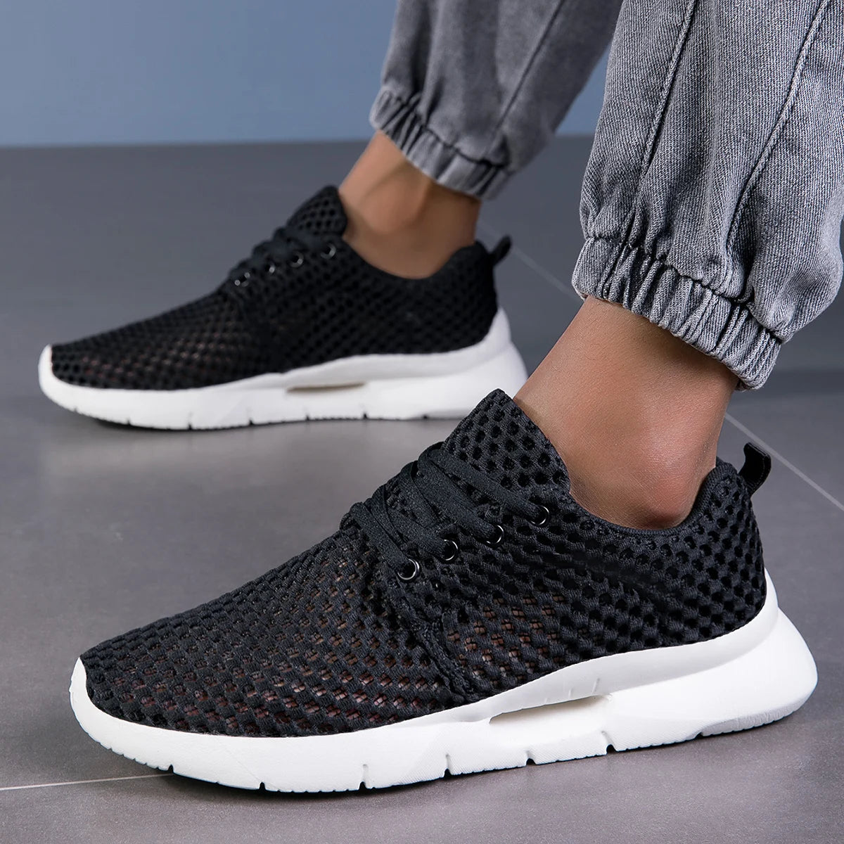 Breathable Lightweight Running Shoe