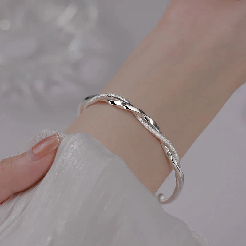 Twisted Metal Cuff Bracelet - Luxivelle