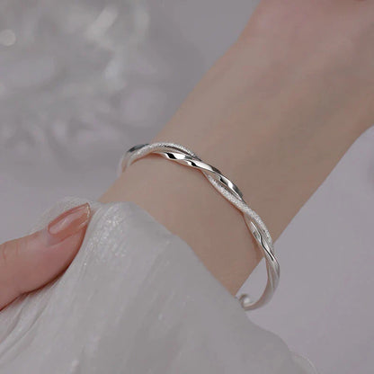 Twisted Metal Cuff Bracelet - Luxivelle