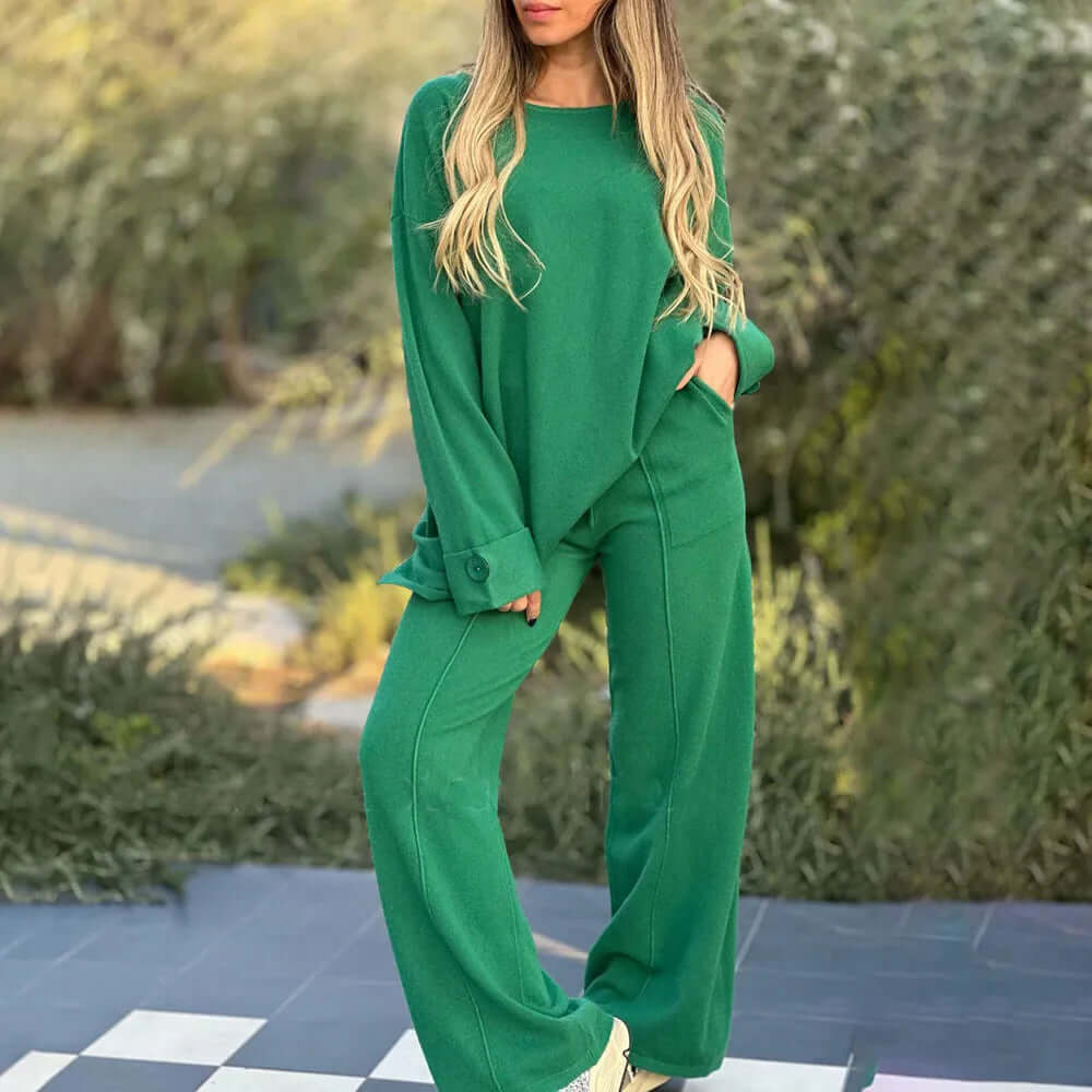Ladies' 2-Piece Outfit - Comfortable & Chic