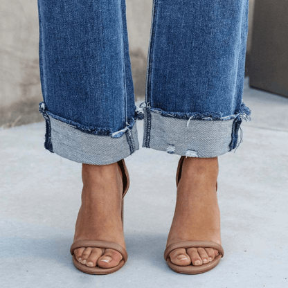 Comfortable Classic Fit Straight Leg Jeans