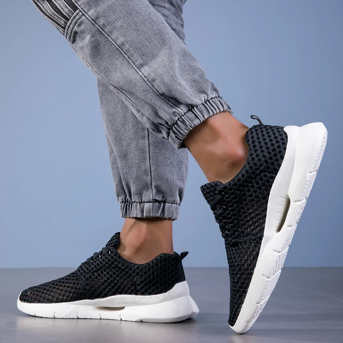 Breathable Lightweight Running Shoe