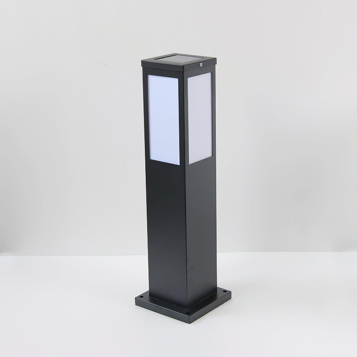 Durable Garden Post Light - Weatherproof Outdoor Lamp