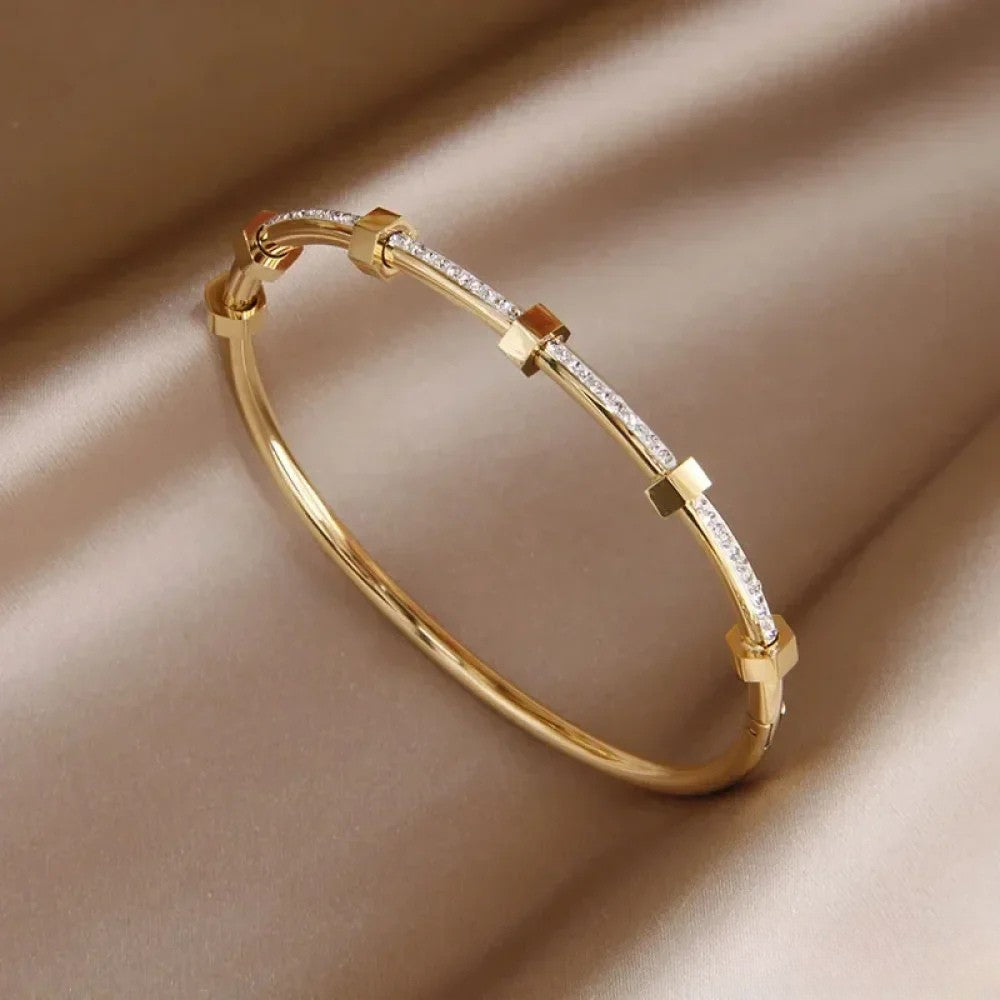 Slim Luxury Gold Bangle in Delicate Style - Luxivelle