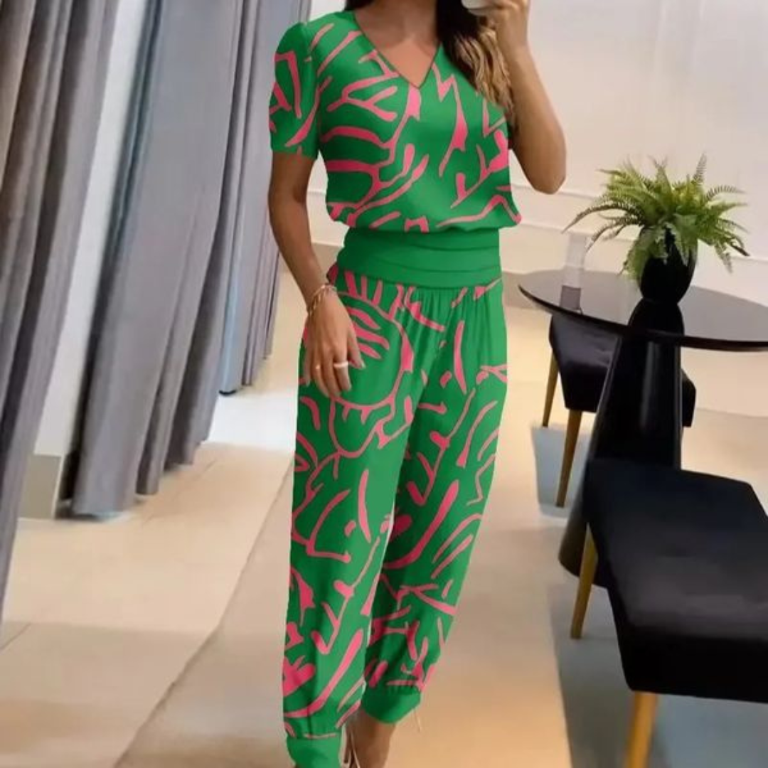 Fashionable 2 Piece Women's Clothing Set
