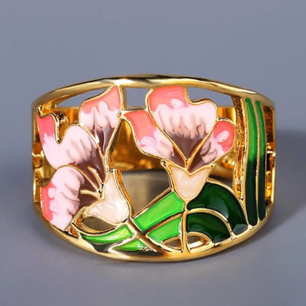 Vintage Style Floral Gold Tone Ring - Luxivelle