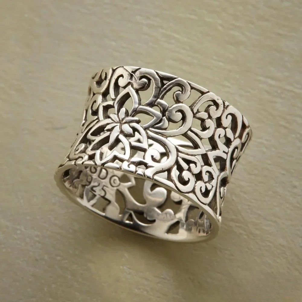 Vintage Open Circle Ring - Luxivelle