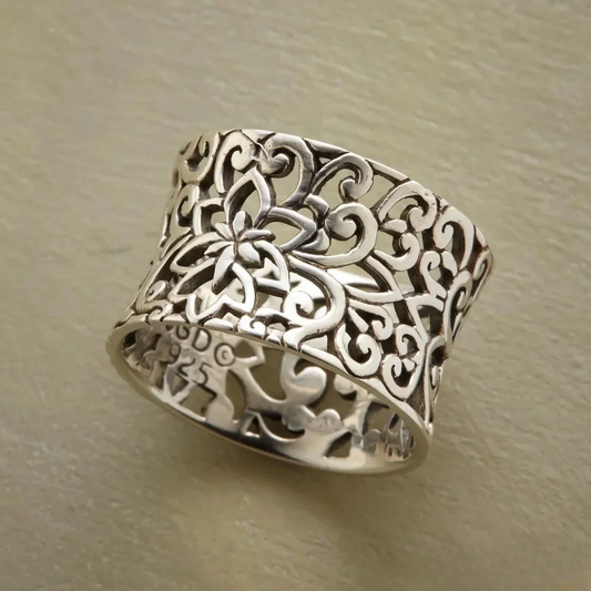 Vintage Open Circle Ring - Luxivelle