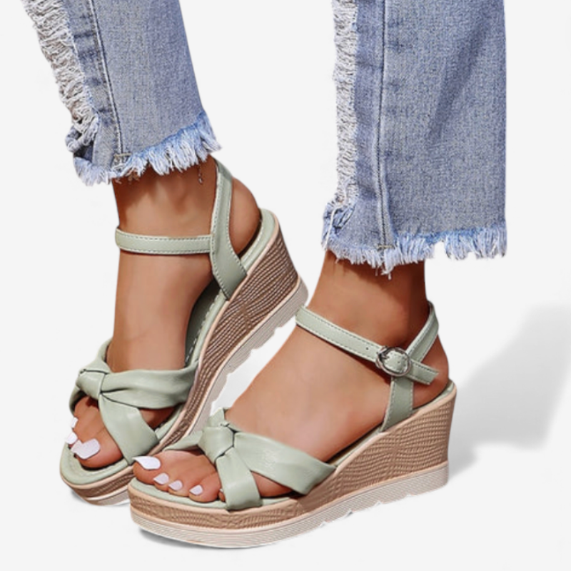 Ladies Flat Sandals With Bows