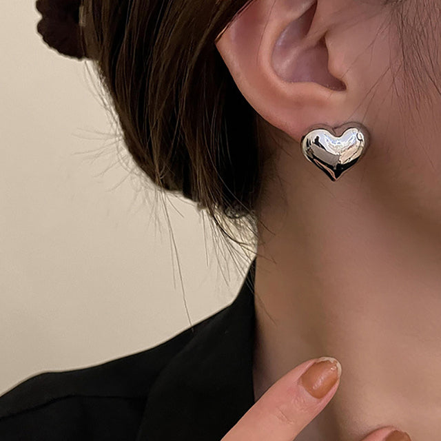 Lovely Women's Heart Stud Earrings - Luxivelle
