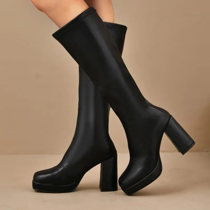 Kathrin | Striking over the knee boots
