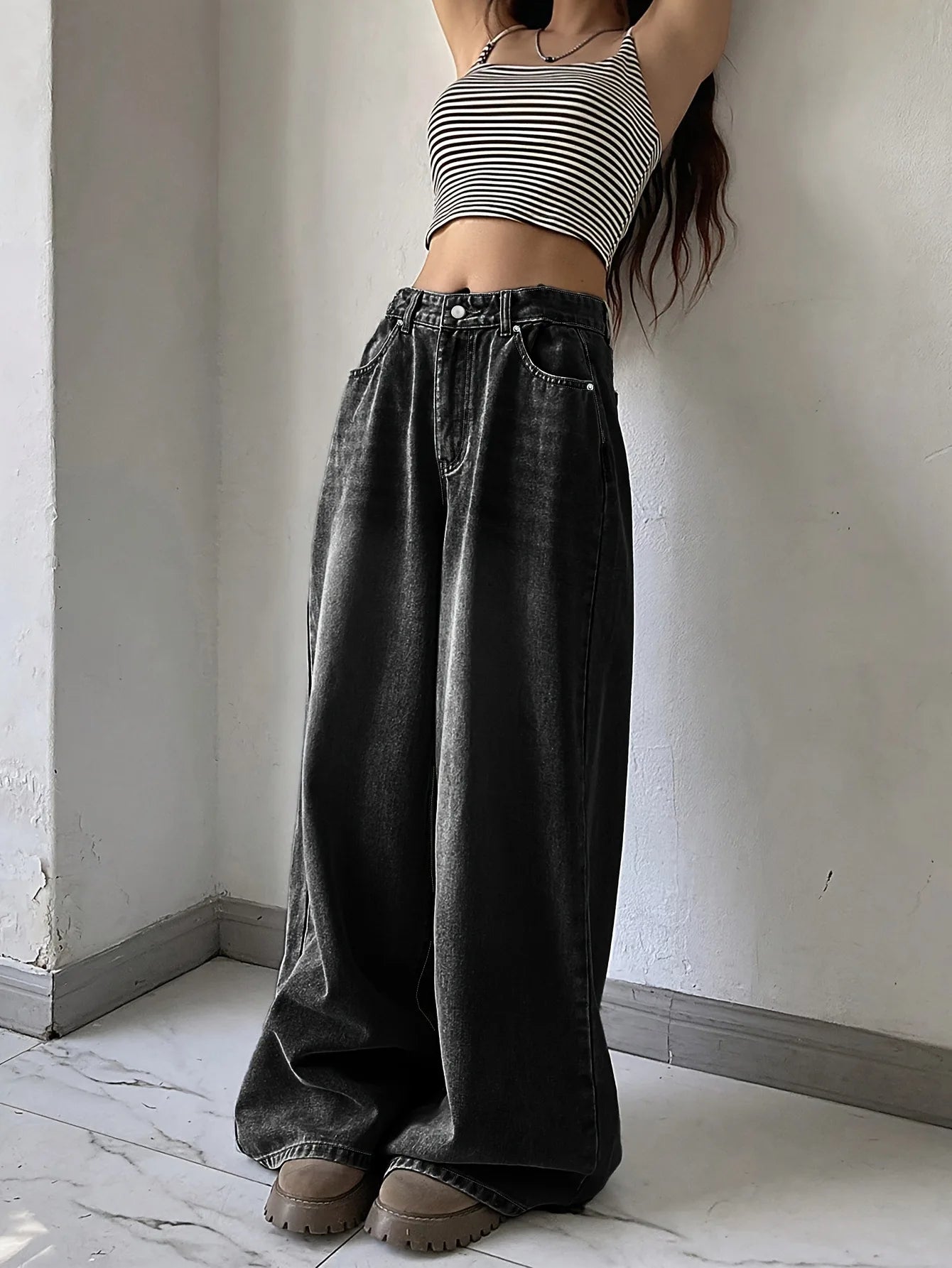 Manuela | Timeless style with fashionable baggy jeans