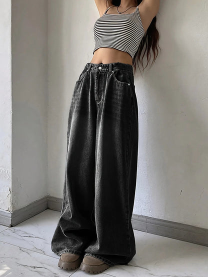 Manuela | Timeless style with fashionable baggy jeans