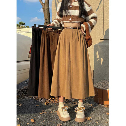 Mara | Black Midi Skirt – Comfortable, Pleated & Elegant 2