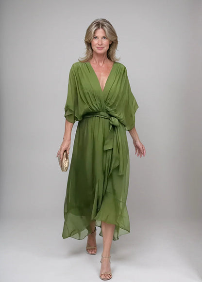 Curvy Chic V-Neck Knee Length Dress