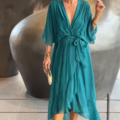 Curvy Chic V-Neck Knee Length Dress