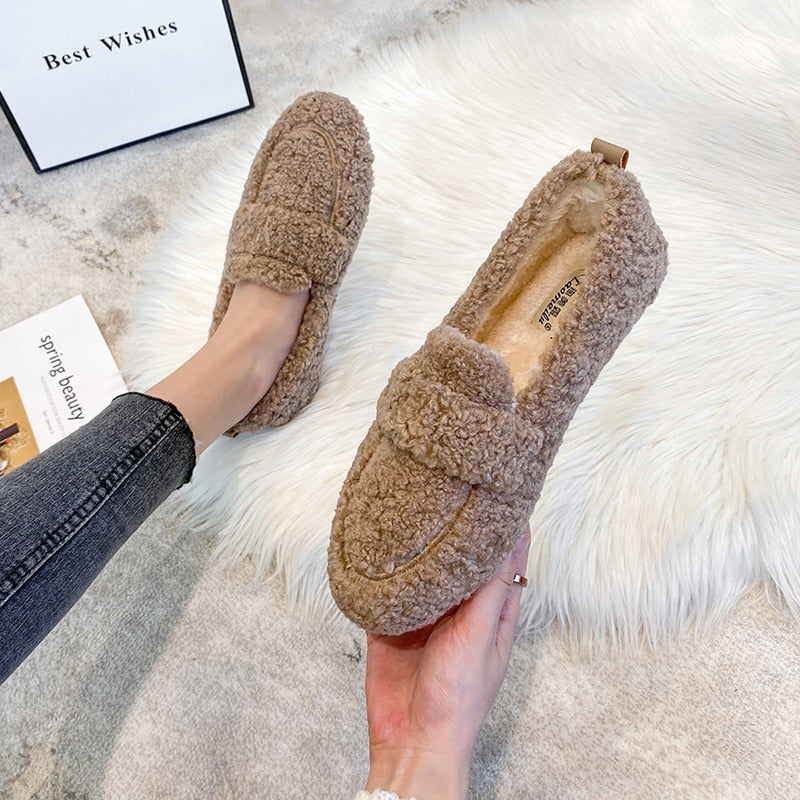 Comfortable Women's Slippers with Cushioned Insoles