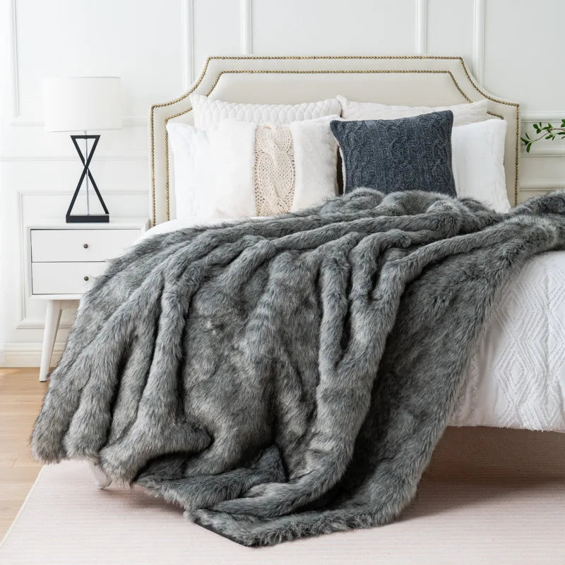 Plush Faux Fur Throw Blanket – Soft Cozy Home Decor