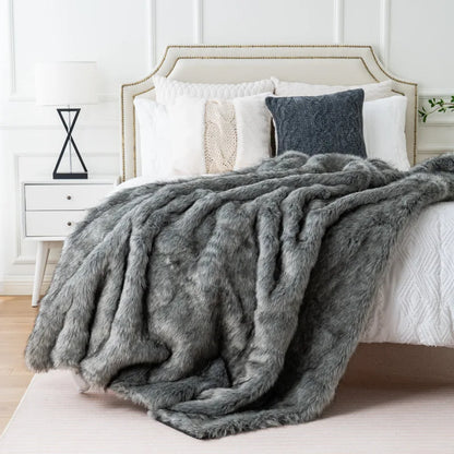Plush Faux Fur Throw Blanket – Soft Cozy Home Decor