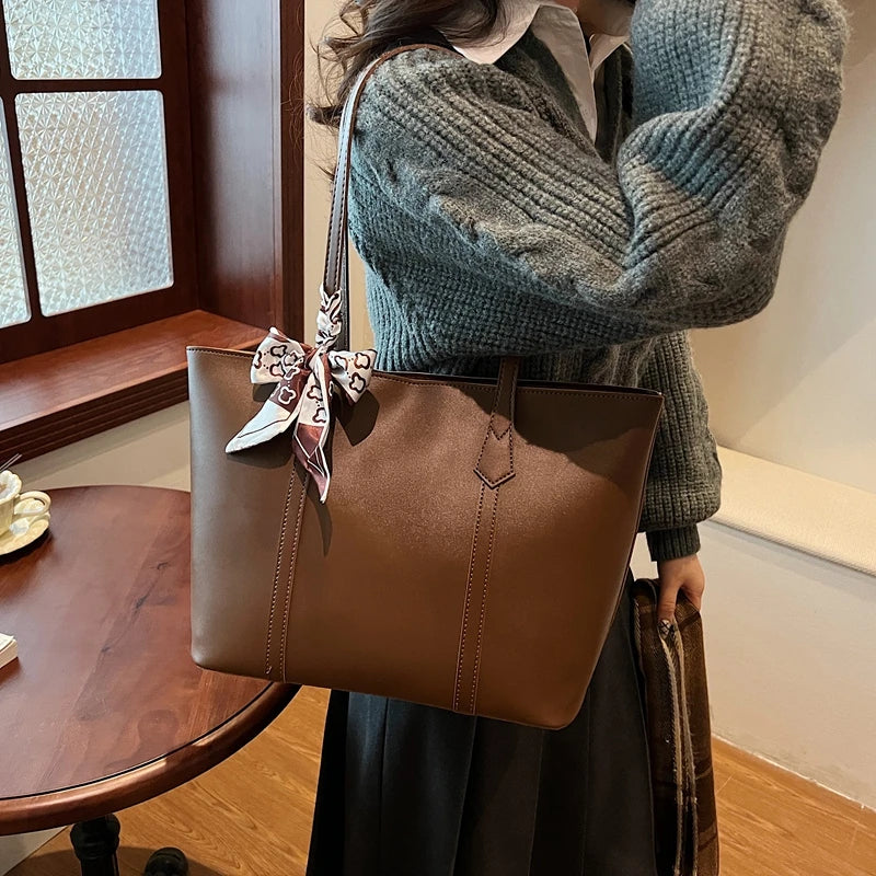 Luxe Black Shoulder Bag | Stylish Shoulder Bags for Women 4