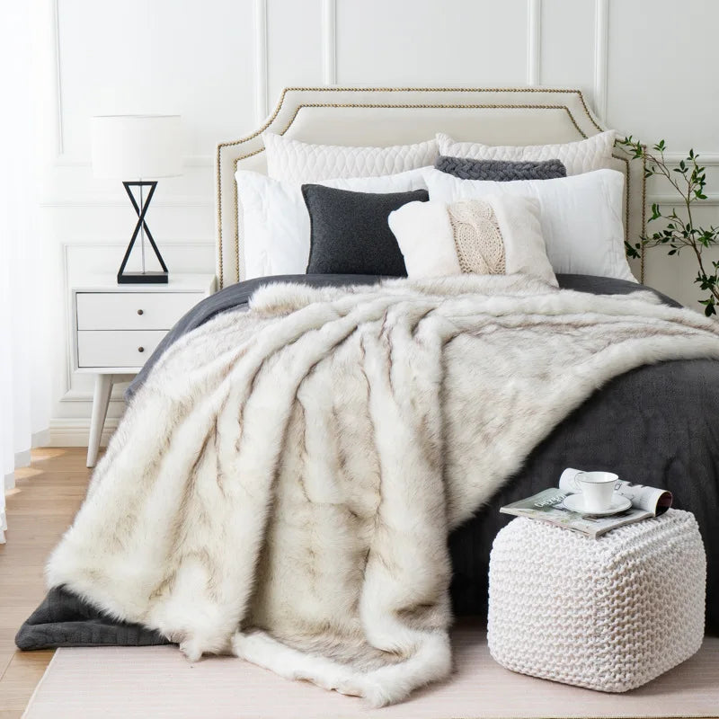 Plush Faux Fur Throw Blanket – Soft Cozy Home Decor