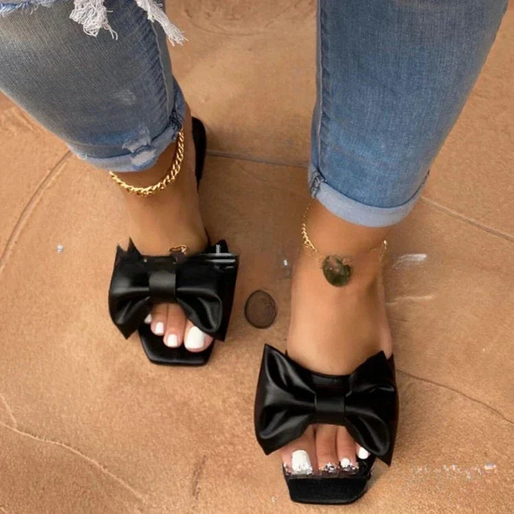 Ladies Comfortable Buckle Toe Flat Sandals