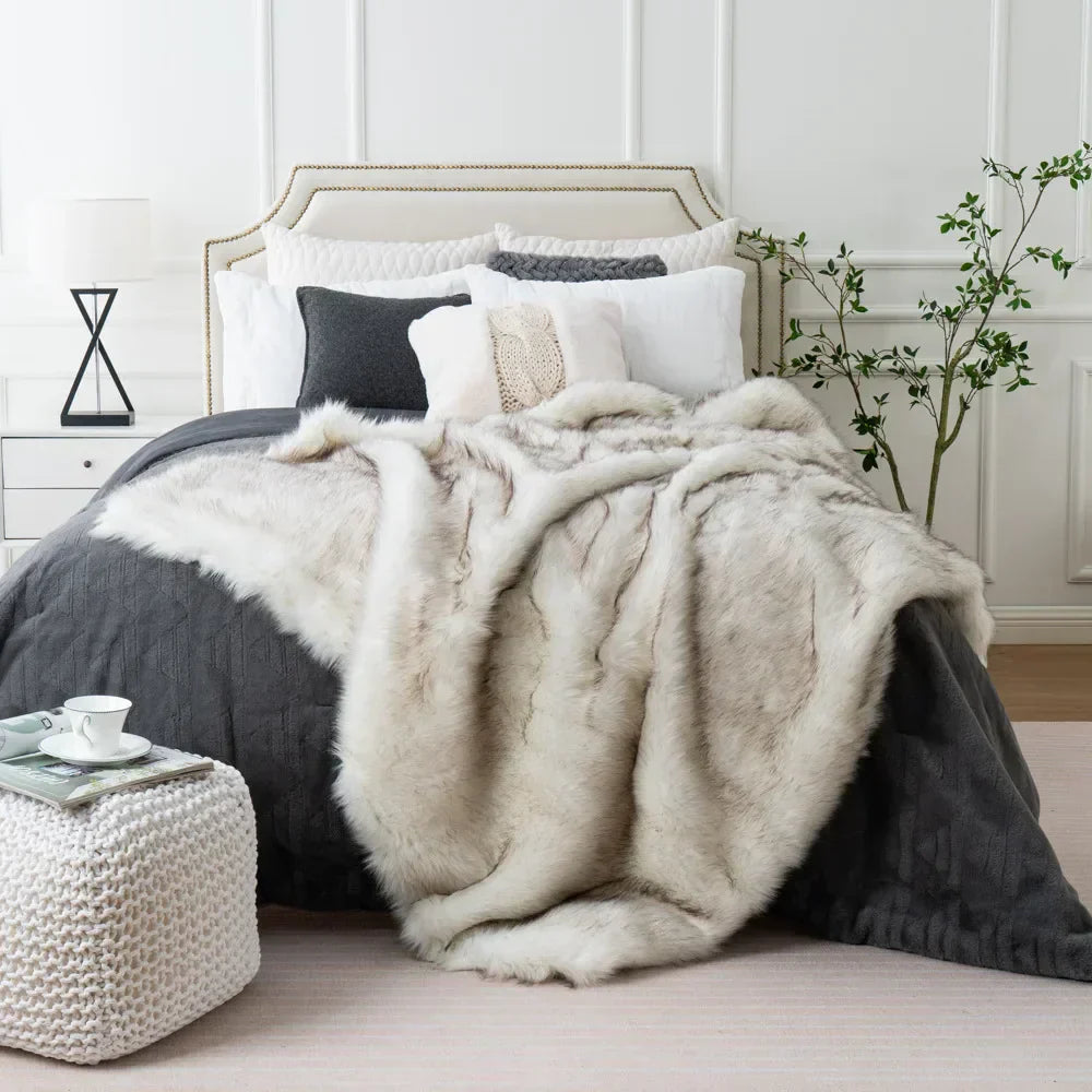 Plush Faux Fur Throw Blanket – Soft Cozy Home Decor