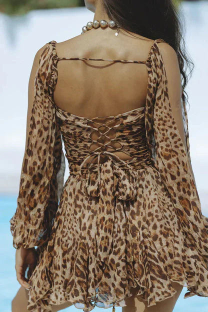 Sandra | Summery mini dress with lantern sleeves