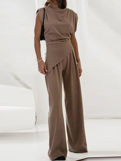 Sleek | Women's Outfit - Summer Holiday Clothes with Sleeveless Top and Wide-Leg Pants-4