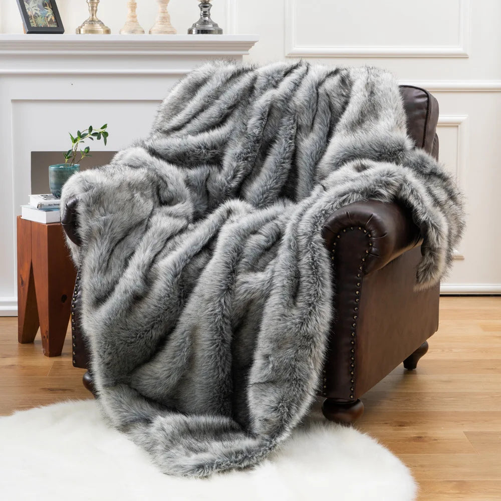 Plush Faux Fur Throw Blanket – Soft Cozy Home Decor